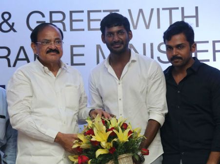 வீக் மாநில அரசு.... மத்திய அரசுக்கு லாலி பாடும் தமிழ் சினிமாக்காரர்கள்!