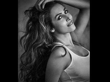 காஸ்ட்லி விவாகரத்து: வாரிசு நடிகரை பிரிந்த நடிகைக்கு ரூ. 15 கோடி ஜீவனாம்சம்