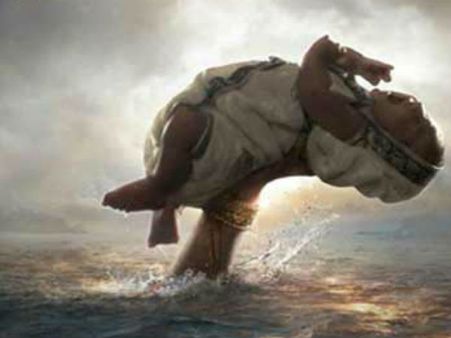 பாகுபலியில் நீருக்கு மேல் தெரியும் பாப்பா யார் தெரியுமா?