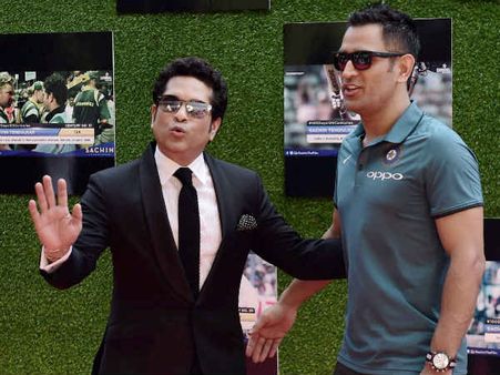 சச்சின் படத்தில் இருந்தது என் படத்தில் இல்லையே: ஃபீல் பண்ணிய டோணி