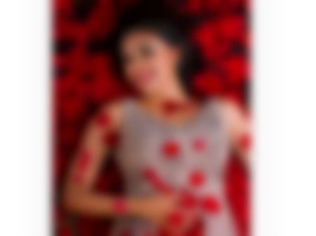 வாரிசு நடிகையை மிரட்டி கரெக்ட் செய்த நடிகர்: கதறிய மனைவி