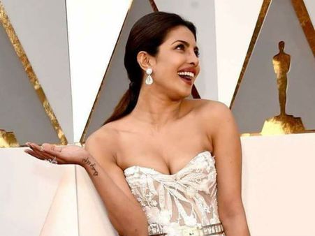 பிரியங்காவின் படத்தை கழுவிக் கழுவி ஊதிய சர்வதசே மீடியா: சக நடிகைகள் மகிழ்ச்சி