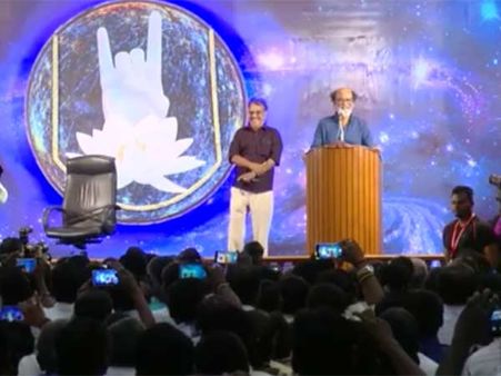 5 நாட்கள்... 5000 ரசிகர்களுடன் படமெடுத்துக் கொண்ட ரஜினி!