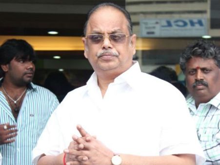 ரஜினியை மிரட்டுவதா? இயக்குநர் வீ சேகர் கண்டனம்!