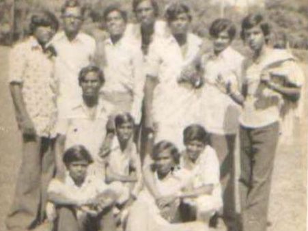 இந்த போட்டோவில் நடிகர் விவேக் எங்கிருக்கிறார் என கண்டுபிடிங்க பார்ப்போம்!