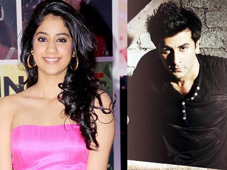 ச்சீ, இந்த பொண்ணு என்ன இப்படி அலையுது: மயிலு மகளால் கடுப்பான ஹீரோ