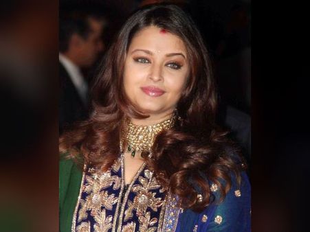 குண்டாவது குத்தமா?: ஐஸ்வர்யா ராயை அடுத்து விமர்சனத்திற்குள்ளான விஜய் தங்கச்சி