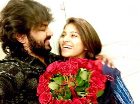 ஜெய்யும், அஞ்சலியும் நிஜமாகவே காதலர்கள் தானா?: இயக்குனர் பேட்டி