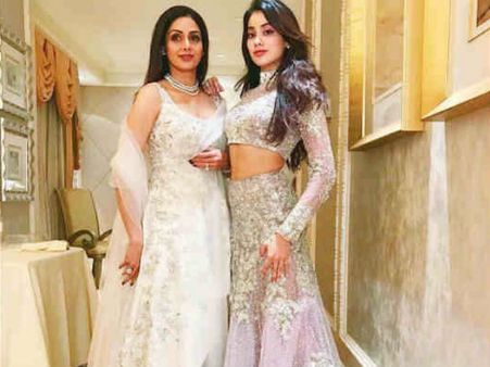 நடிக்கத் துடிக்கும் ஜான்வி: கட்டிக் கொடுக்க விரும்பும் அம்மா ஸ்ரீதேவி