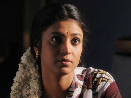 பெண் போலீசாரை அசிங்கப்படுத்தும் கஸ்தூரி?