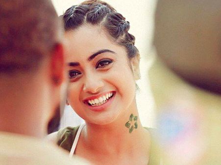 நடிகரின் மனைவியுடன் குடுமிபிடி சண்டையா?: உதயநிதி ஹீரோயின் விளக்கம்