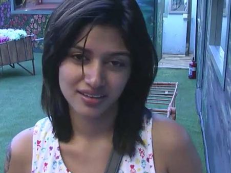 ரொம்ப ஓவராத் தான் போறாங்க: பிக் பாஸை கழுவி ஊத்தும் நெட்டிசன்ஸ்