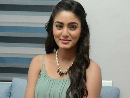 அது யாரு சிம்ரன்?: இயக்குனருக்கு ஷாக் கொடுத்த நடிகை