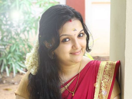 அப்படி இருந்த விஜய் தங்கச்சியா இப்படி ஆகிட்டாரு: தீயாக பரவிய போட்டோ