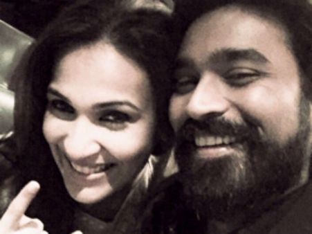 ஐஸ்வர்யா, சவுந்தர்யாவில் யார் பெஸ்ட்: தனுஷின் பதில் என்ன?