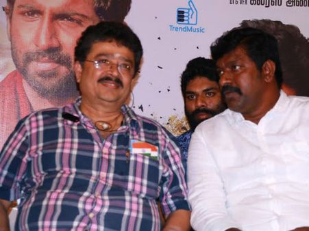 மஞ்சளில் குளிச்ச பலி ஆடு மாதிரி சென்சாரில் உட்காராதீங்க: எஸ்.வி. சேகர்