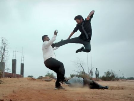 தனுஷின் 'விஐபி 2' டீஸரை வெளியிட்ட அமிதாப் பச்சன்: எப்படி இருக்குன்னு சொல்லுங்க!