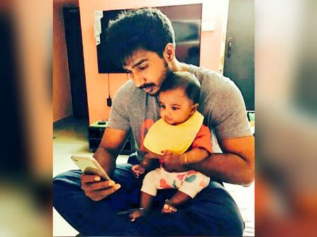 ஆர்யா பெயரை வைத்தால் குட்டிப் பாப்பா கூடவா இப்படி ஆகும்?