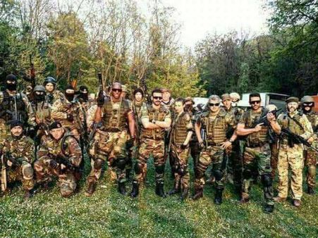 'விவேகம்': புதிய போட்டோவில் மாஸ் காட்டிய தல, வைரலாக்கிய ரசிகர்கள்