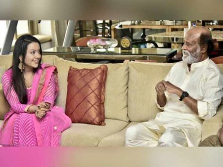 ஆமா, ரஜினி ஏன் மகாராஷ்டிரா முதல்வரின் மனைவியை சந்தித்தார்?