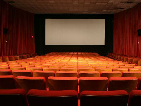 ஸ்டிரைக் முடிகிறது: தியேட்டர்கள் வெள்ளிக்கிழமை திறக்கப்படக்கூடும்