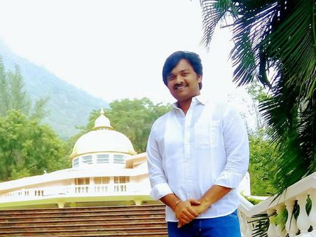 நல்லா சாப்பிட்டு, தூங்கி, சண்டை போடுவதற்கு பதில்...: பிக் பாஸை வறுத்தெடுத்த நடிகர் ஜீவா