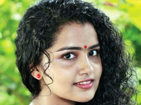 நீங்க அதுக்கு சரிப்பட்டு வரமாட்டீங்க... அனுபமாவிடம் நேரடியாக சொன்ன ரசிகர்கள்!