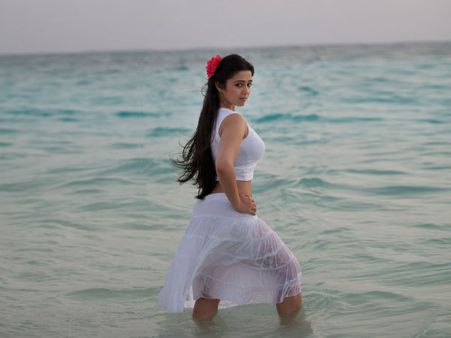 எம் பொண்ணு போதைக்கு அடிமையா?: நடிகை சார்மியின் தந்தை பேட்டி