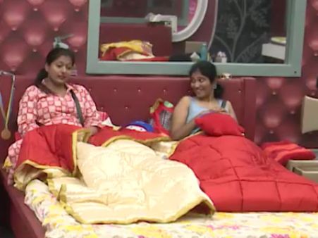 கேவலமாக பேசிய காயத்ரியுடன் போய் கை கோர்த்த பச்சோந்தி ஜூலி