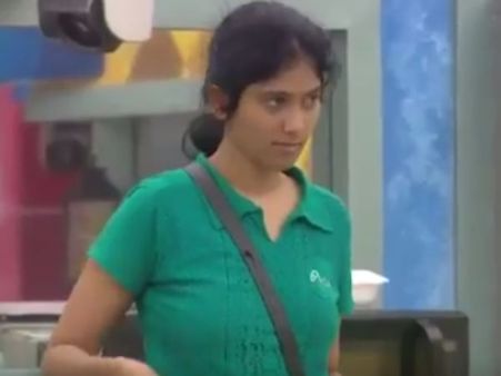 பார்டா, யாரு யாரைப் பார்த்து நடிக்கிறான்னு சொல்றது: ஜூலிம்மா, நீ பொழைச்சுக்குவ!