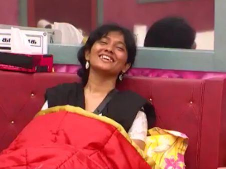 ஆரவை துவைச்சு காயப்போட்டுடுவேன்: இது ஜூலியின் சபதம்