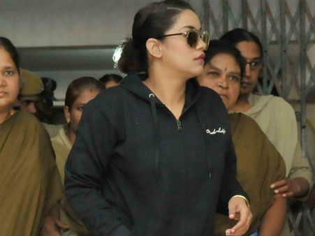 போதைப் பொருள் விசாரணை: நடிகை முமைத் கானுக்காக விதிகளை தளர்த்த பிக் பாஸ்