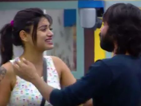 கவிஞர் சந்துல சிந்து பாடறதுலேயே குறியா இருக்கார்... #OviyaArmy