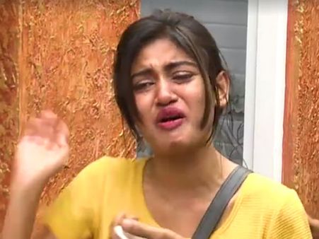 நான் வீட்டுக்கு போறேன், ஜூலி மாதிரியே அழுது அடம்பிடிக்கும் ஓவியா