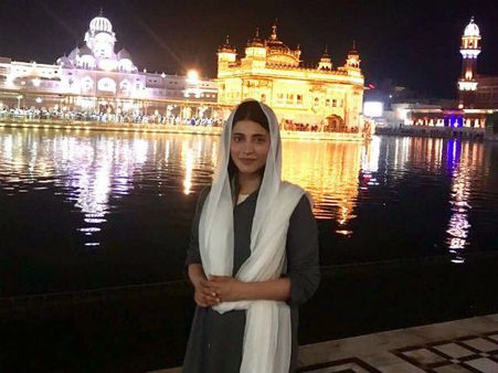 அப்பா கமல் நாத்திகவாதி, மகள் ஸ்ருதி எங்கே போய்ட்டு வந்திருக்கார்னு பாருங்க!