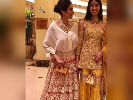 2வது பொண்ணும் என் தலையில் குண்டை தூக்கிப் போட்டுட்டா: ஸ்ரீதேவி