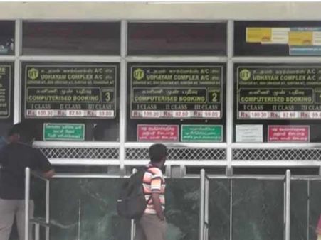 சனி, ஞாயிறுகளிலும் வெறிச்சோடிய தியேட்டர்கள்...!