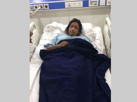 தூக்க மாத்திரை சாப்பிட்டு தற்கொலைக்கு முயன்றாரா பிரபல நடிகரின் மனைவி?