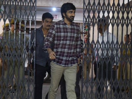 போதைப் பொருள் பூதம் கிளம்ப காரணமாக இருந்தவரின் அண்ணன் நடிகரிடம் விசாரணை