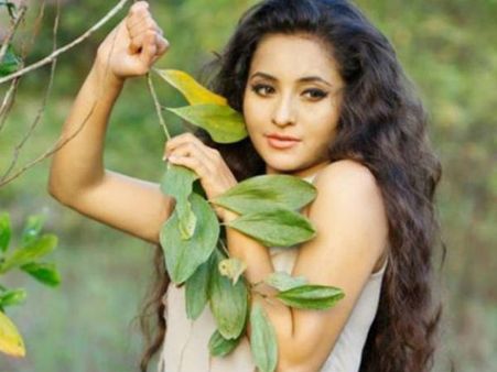 அந்த ஹீரோ என் கெரியரை கெடுக்கல: பதறும் இளம் நடிகை