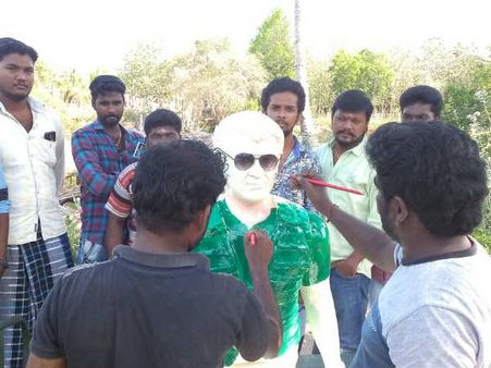 அஜீத்துக்கு சிலை வைத்த கும்பகோணம் ரசிகர்கள்