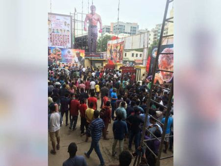 டிக்கெட் எவ்வளவா இருந்தா என்ன..? - நாங்க கொண்டாடுவோம்