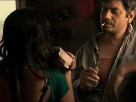 ச்ச்சீ, ஒரே ஆபாசம்: 'இந்த' படத்திற்கு 48 இடங்களில் கத்தரி போட்ட சென்சார் போர்டு