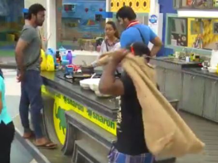 பிக் பாஸ் வீட்டிற்கு ஓவியாவை கூட்டிட்டு வரச் சொன்னா, யாருய்யா இந்த ஆளு?