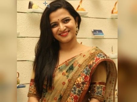 ஏம்மா டிடி, ட்விட்டரில் உங்க பெயரில் என்ன நடக்குதுன்னு தெரியுமா?