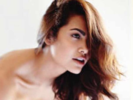 நிர்வாண போட்டோவை வெளியிட்ட நடிகை: திட்டித் தீர்த்த நெட்டிசன்கள்