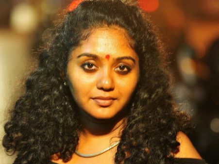 மலையாள திரையுலகில் படுத்தால் தான் நடிக்க முடியுமா?