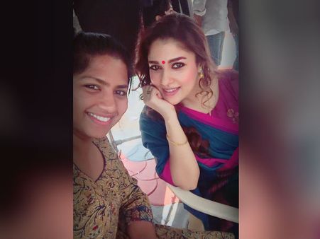 'காதும்மாவுக்கு திருஷ்டி சுத்திப் போடுங்கப்பா..!' - ஜொள்ளுவிட்ட நெட்டிஸன்கள்