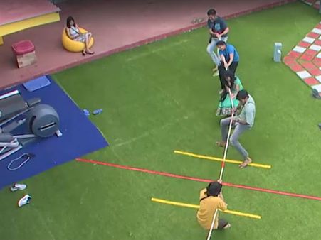 என்னது, ஓவியா பிக் பாஸ் வீட்டில் இல்லையா?