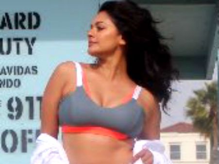 பிகினி, படுகவர்ச்சி புகைப்படங்களை வெளியிட்ட கமல் பட ஹீரோயின்